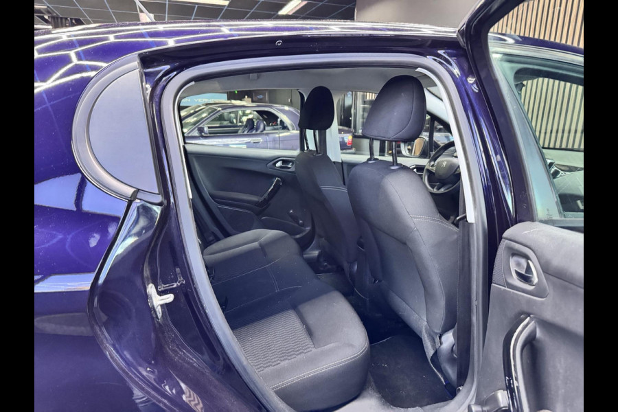 Peugeot 208 1.2 PureTech Blue Lion Navi Airco Cruise Lm velgen