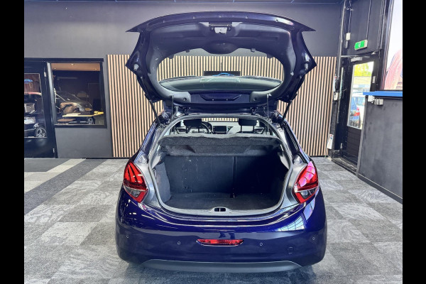 Peugeot 208 1.2 PureTech Blue Lion Navi Airco Cruise Lm velgen