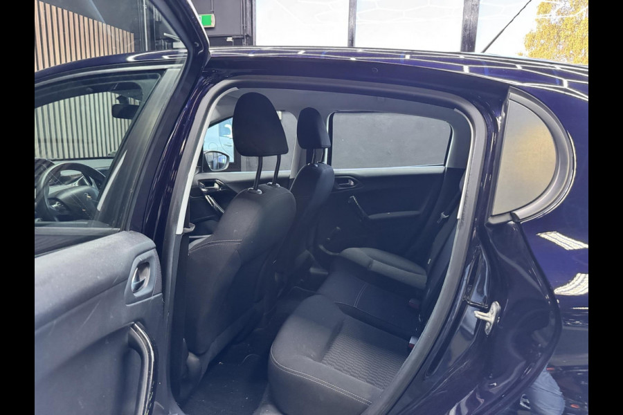 Peugeot 208 1.2 PureTech Blue Lion Navi Airco Cruise Lm velgen