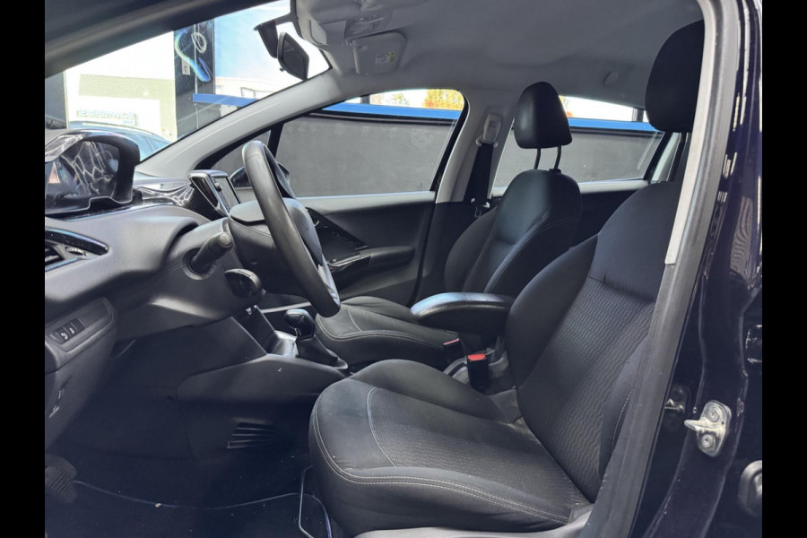 Peugeot 208 1.2 PureTech Blue Lion Navi Airco Cruise Lm velgen