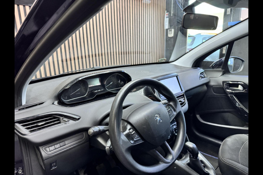Peugeot 208 1.2 PureTech Blue Lion Navi Airco Cruise Lm velgen