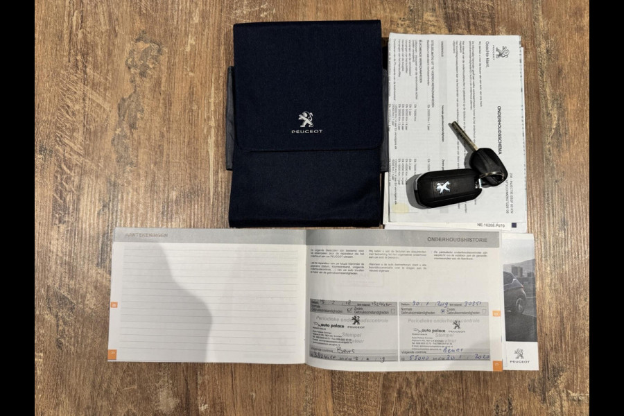 Peugeot 208 1.2 PureTech Blue Lion Navi Airco Cruise Lm velgen