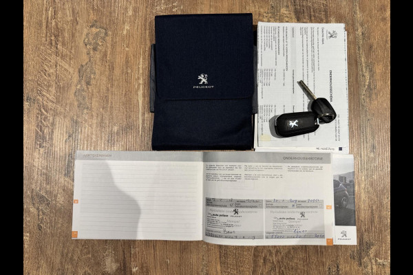Peugeot 208 1.2 PureTech Blue Lion Navi Airco Cruise Lm velgen