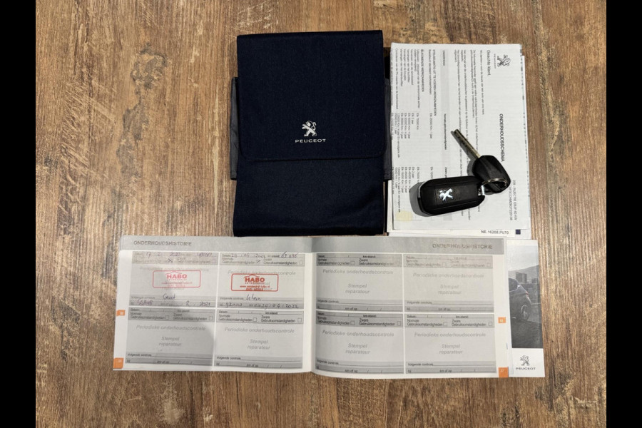 Peugeot 208 1.2 PureTech Blue Lion Navi Airco Cruise Lm velgen