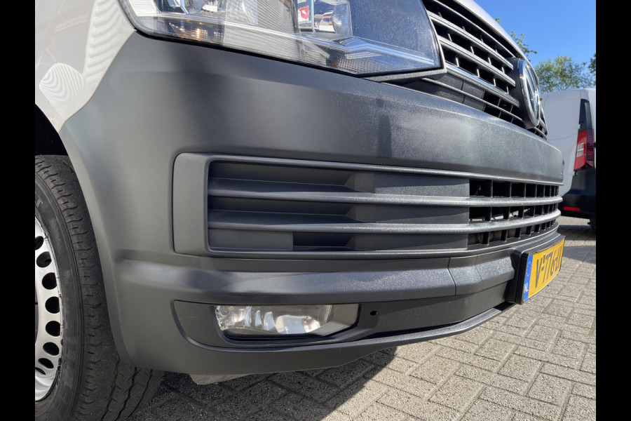 Volkswagen Transporter 2.0 TDI 102pk euro 6 / L1H1 Comfortline / bpm vrij / vaste prijs rijklaar € 12.950 ex btw / lease vanaf € 218 / Bott ingerichte laadruimte / imperial / trekhaak / bijrijdersbank !