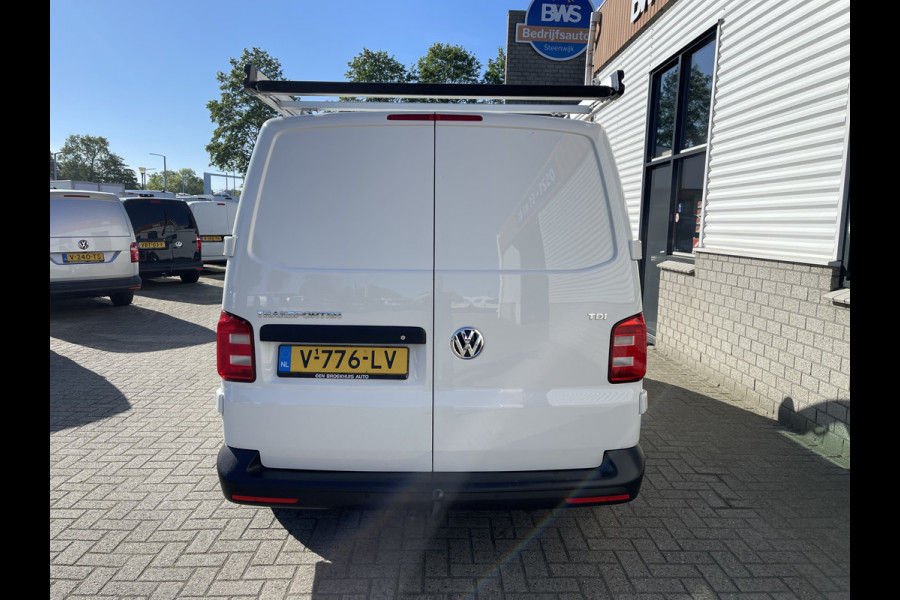 Volkswagen Transporter 2.0 TDI 102pk euro 6 / L1H1 Comfortline / bpm vrij / vaste prijs rijklaar € 12.950 ex btw / lease vanaf € 218 / Bott ingerichte laadruimte / imperial / trekhaak / bijrijdersbank !