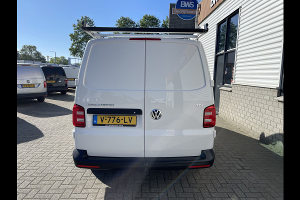 Volkswagen Transporter 2.0 TDI 102pk euro 6 / L1H1 Comfortline / bpm vrij / vaste prijs rijklaar € 12.950 ex btw / lease vanaf € 218 / Bott ingerichte laadruimte / imperial / trekhaak / bijrijdersbank !