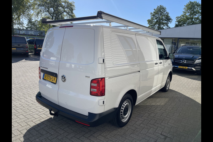 Volkswagen Transporter 2.0 TDI 102pk euro 6 / L1H1 Comfortline / bpm vrij / vaste prijs rijklaar € 12.950 ex btw / lease vanaf € 218 / Bott ingerichte laadruimte / imperial / trekhaak / bijrijdersbank !