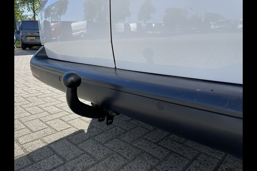 Volkswagen Transporter 2.0 TDI 102pk euro 6 / L1H1 Comfortline / bpm vrij / vaste prijs rijklaar € 12.950 ex btw / lease vanaf € 218 / Bott ingerichte laadruimte / imperial / trekhaak / bijrijdersbank !