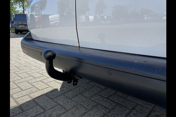 Volkswagen Transporter 2.0 TDI 102pk euro 6 / L1H1 Comfortline / bpm vrij / vaste prijs rijklaar € 12.950 ex btw / lease vanaf € 218 / Bott ingerichte laadruimte / imperial / trekhaak / bijrijdersbank !