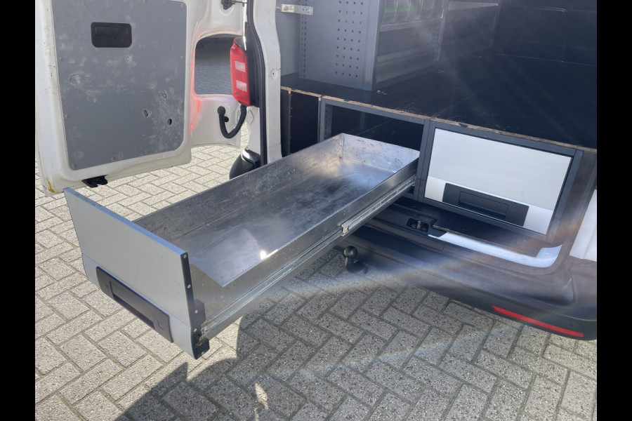 Volkswagen Transporter 2.0 TDI 102pk euro 6 / L1H1 Comfortline / bpm vrij / vaste prijs rijklaar € 12.950 ex btw / lease vanaf € 218 / Bott ingerichte laadruimte / imperial / trekhaak / bijrijdersbank !