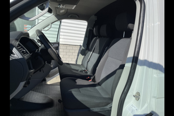 Volkswagen Transporter 2.0 TDI 102pk euro 6 / L1H1 Comfortline / bpm vrij / vaste prijs rijklaar € 12.950 ex btw / lease vanaf € 218 / Bott ingerichte laadruimte / imperial / trekhaak / bijrijdersbank !