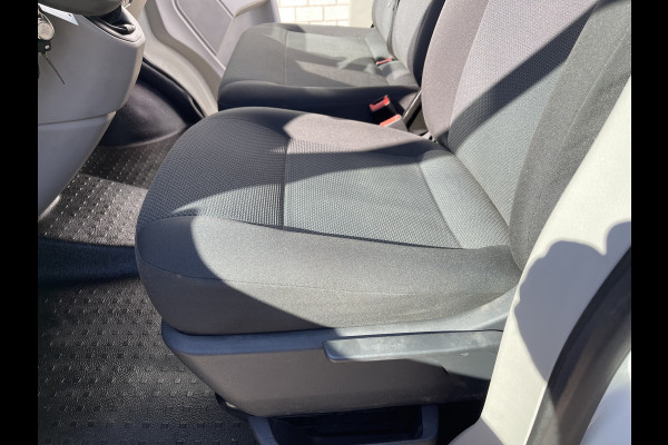 Volkswagen Transporter 2.0 TDI 102pk euro 6 / L1H1 Comfortline / bpm vrij / vaste prijs rijklaar € 12.950 ex btw / lease vanaf € 218 / Bott ingerichte laadruimte / imperial / trekhaak / bijrijdersbank !
