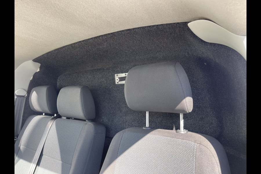 Volkswagen Transporter 2.0 TDI 102pk euro 6 / L1H1 Comfortline / bpm vrij / vaste prijs rijklaar € 12.950 ex btw / lease vanaf € 218 / Bott ingerichte laadruimte / imperial / trekhaak / bijrijdersbank !