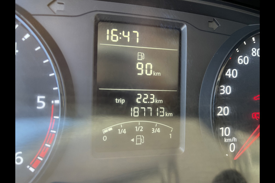 Volkswagen Transporter 2.0 TDI 102pk euro 6 / L1H1 Comfortline / bpm vrij / vaste prijs rijklaar € 12.950 ex btw / lease vanaf € 218 / Bott ingerichte laadruimte / imperial / trekhaak / bijrijdersbank !