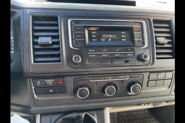 Volkswagen Transporter 2.0 TDI 102pk euro 6 / L1H1 Comfortline / bpm vrij / vaste prijs rijklaar € 12.950 ex btw / lease vanaf € 218 / Bott ingerichte laadruimte / imperial / trekhaak / bijrijdersbank !