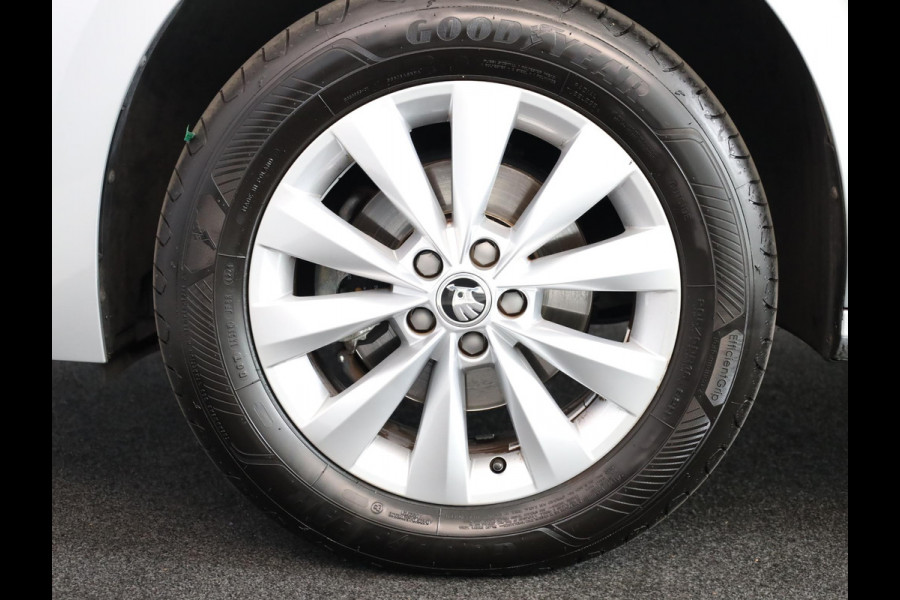 Škoda Kamiq 1.0 TSI Ambition 110 pk Automaat (DSG) | Navigatie via App | Parkeersensoren achter | Cruise control | LED koplampen |