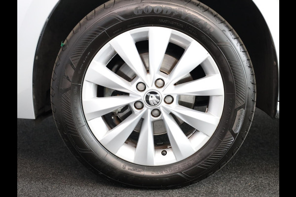 Škoda Kamiq 1.0 TSI Ambition 110 pk Automaat (DSG) | Navigatie via App | Parkeersensoren achter | Cruise control | LED koplampen |