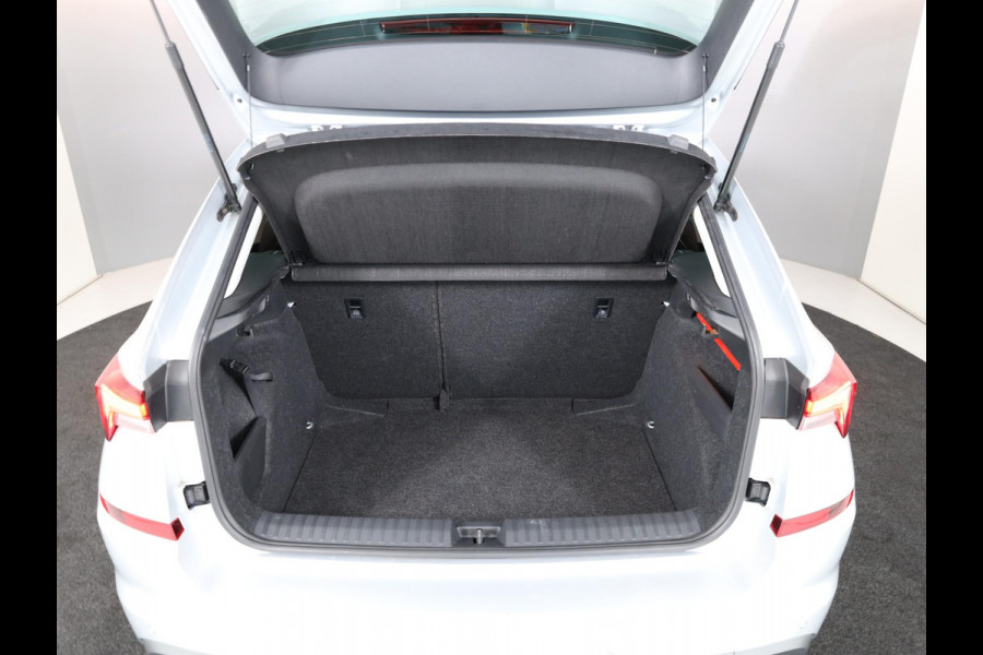 Škoda Kamiq 1.0 TSI Ambition 110 pk Automaat (DSG) | Navigatie via App | Parkeersensoren achter | Cruise control | LED koplampen |