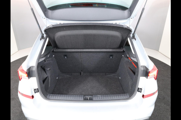 Škoda Kamiq 1.0 TSI Ambition 110 pk Automaat (DSG) | Navigatie via App | Parkeersensoren achter | Cruise control | LED koplampen |