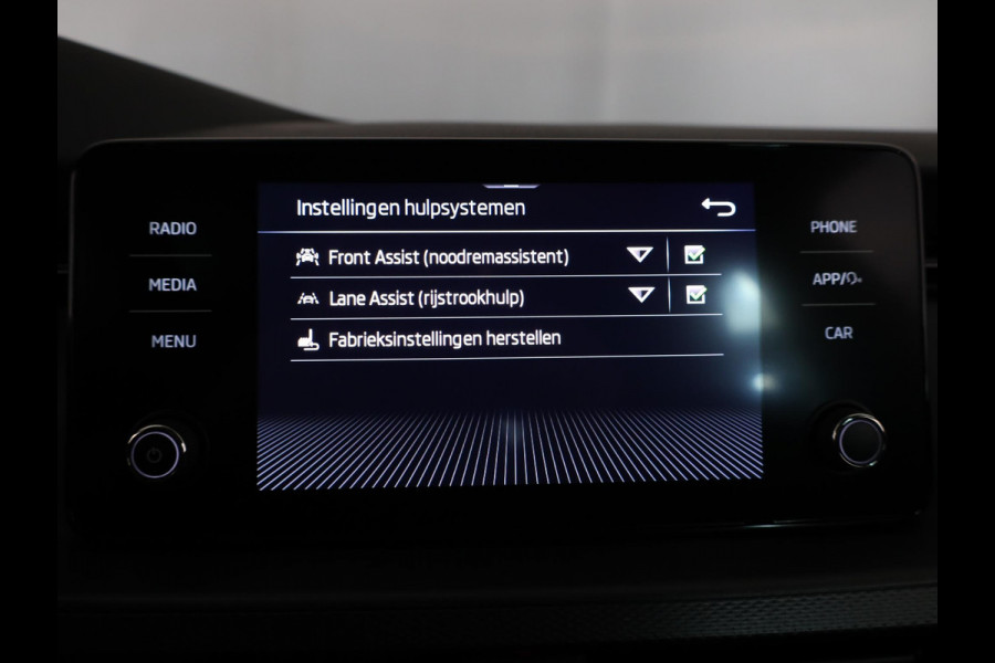 Škoda Kamiq 1.0 TSI Ambition 110 pk Automaat (DSG) | Navigatie via App | Parkeersensoren achter | Cruise control | LED koplampen |