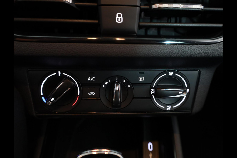 Škoda Kamiq 1.0 TSI Ambition 110 pk Automaat (DSG) | Navigatie via App | Parkeersensoren achter | Cruise control | LED koplampen |