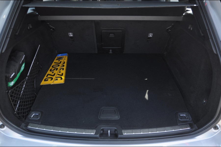 Volvo XC60 T6 350PK Automaat Inscription / Long range / Adaptieve cruise control / Parkeersensoren met camera / Elektrische achterklep / Sportstoelen / Elektrische stoelen / Trekhaak / Keyless entry / Panoramadak