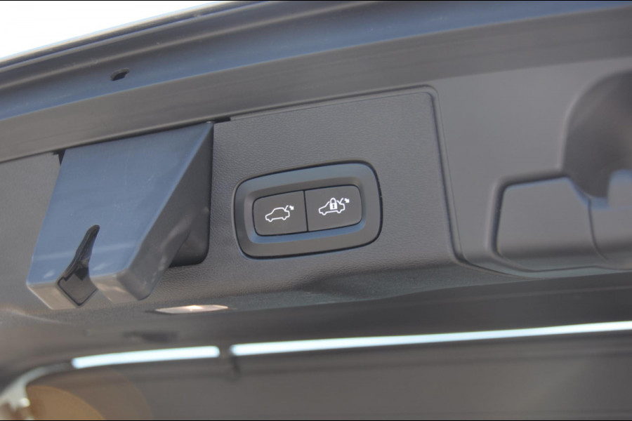 Volvo XC60 T6 350PK Automaat Inscription / Long range / Adaptieve cruise control / Parkeersensoren met camera / Elektrische achterklep / Sportstoelen / Elektrische stoelen / Trekhaak / Keyless entry / Panoramadak