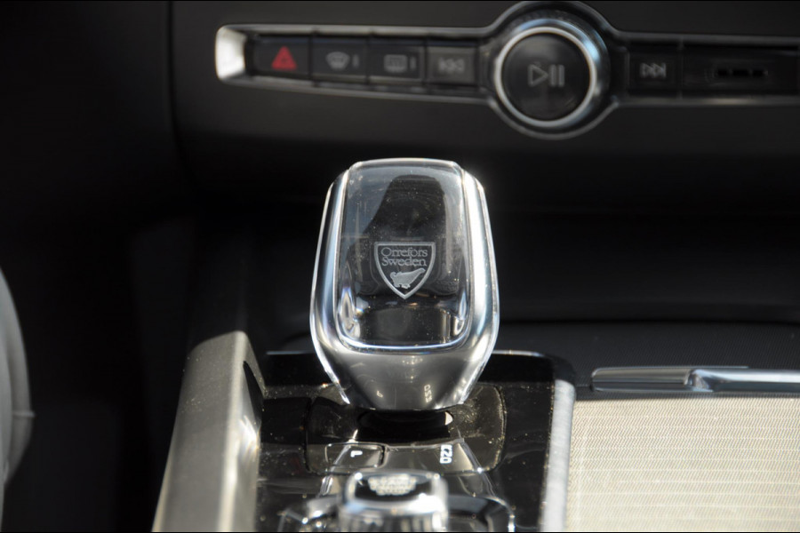Volvo XC60 T6 350PK Automaat Inscription / Long range / Adaptieve cruise control / Parkeersensoren met camera / Elektrische achterklep / Sportstoelen / Elektrische stoelen / Trekhaak / Keyless entry / Panoramadak
