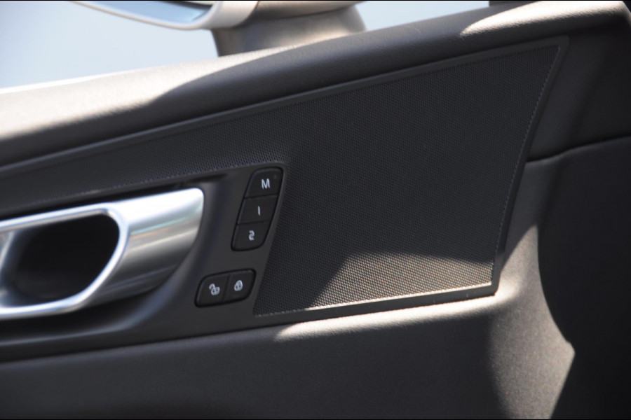 Volvo XC60 T6 350PK Automaat Inscription / Long range / Adaptieve cruise control / Parkeersensoren met camera / Elektrische achterklep / Sportstoelen / Elektrische stoelen / Trekhaak / Keyless entry / Panoramadak