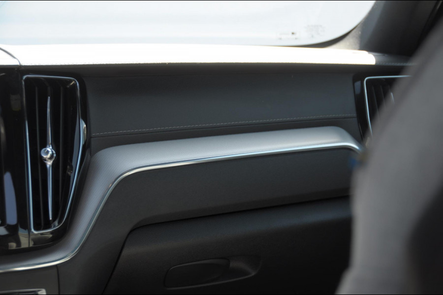 Volvo XC60 T6 350PK Automaat Inscription / Long range / Adaptieve cruise control / Parkeersensoren met camera / Elektrische achterklep / Sportstoelen / Elektrische stoelen / Trekhaak / Keyless entry / Panoramadak