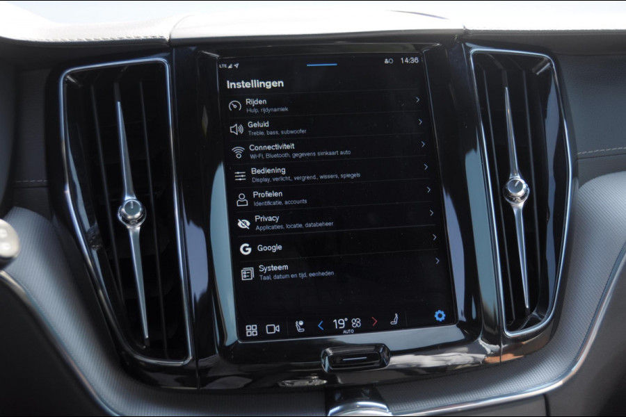 Volvo XC60 T6 350PK Automaat Inscription / Long range / Adaptieve cruise control / Parkeersensoren met camera / Elektrische achterklep / Sportstoelen / Elektrische stoelen / Trekhaak / Keyless entry / Panoramadak