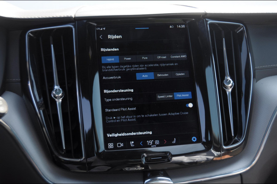 Volvo XC60 T6 350PK Automaat Inscription / Long range / Adaptieve cruise control / Parkeersensoren met camera / Elektrische achterklep / Sportstoelen / Elektrische stoelen / Trekhaak / Keyless entry / Panoramadak