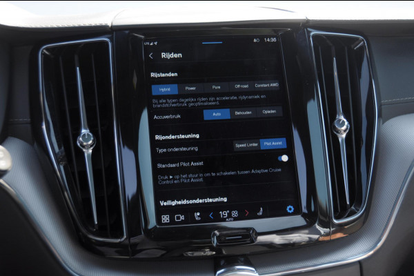 Volvo XC60 T6 350PK Automaat Inscription / Long range / Adaptieve cruise control / Parkeersensoren met camera / Elektrische achterklep / Sportstoelen / Elektrische stoelen / Trekhaak / Keyless entry / Panoramadak