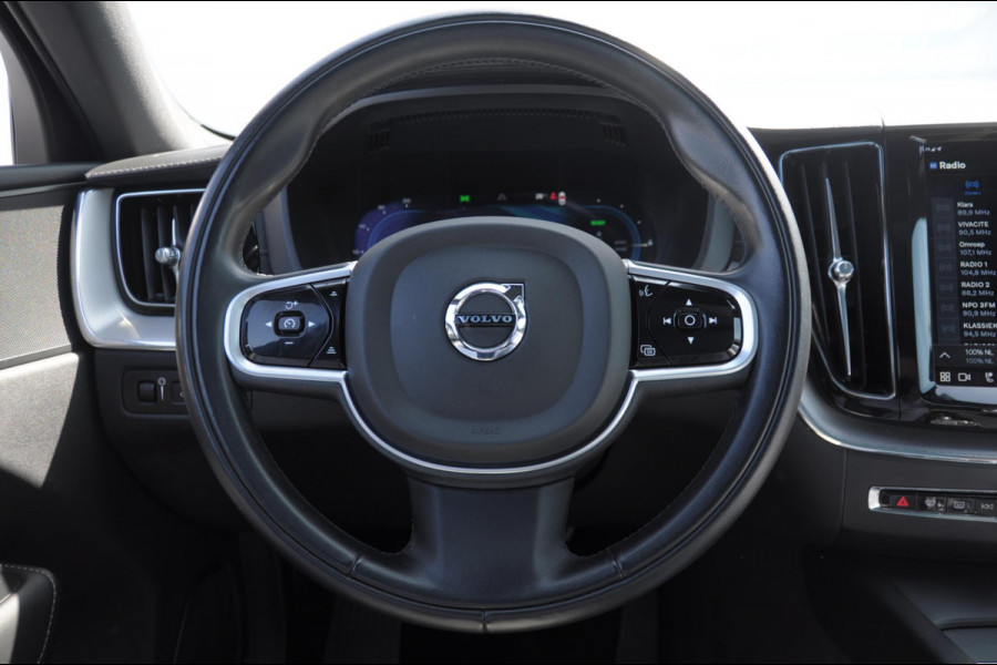 Volvo XC60 T6 350PK Automaat Inscription / Long range / Adaptieve cruise control / Parkeersensoren met camera / Elektrische achterklep / Sportstoelen / Elektrische stoelen / Trekhaak / Keyless entry / Panoramadak