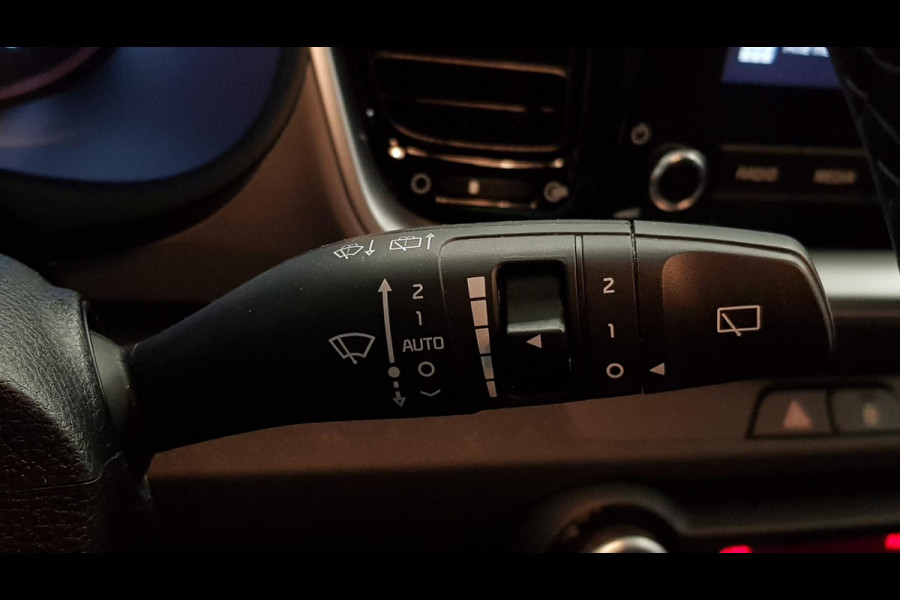 Kia Stonic 1.0 T-GDi 120pk Automaat DynamicLine | Climate control | Navigatie | Camera | Parkeer sensoren | Trekhaak