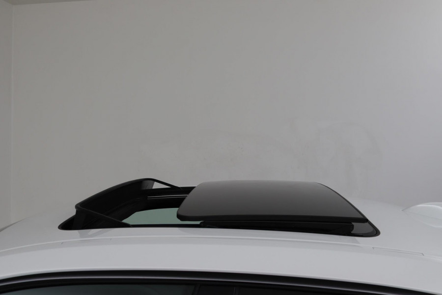 BMW 2 Serie Gran Coupé 218i Business Edition (PANORAMADAK, PARKEERSENSOREN, CAMERA, CRUISE CONTROL, NAVIGATIE, DEALER ONDERHOUDEN)