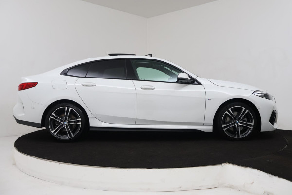 BMW 2 Serie Gran Coupé 218i Business Edition (PANORAMADAK, PARKEERSENSOREN, CAMERA, CRUISE CONTROL, NAVIGATIE, DEALER ONDERHOUDEN)