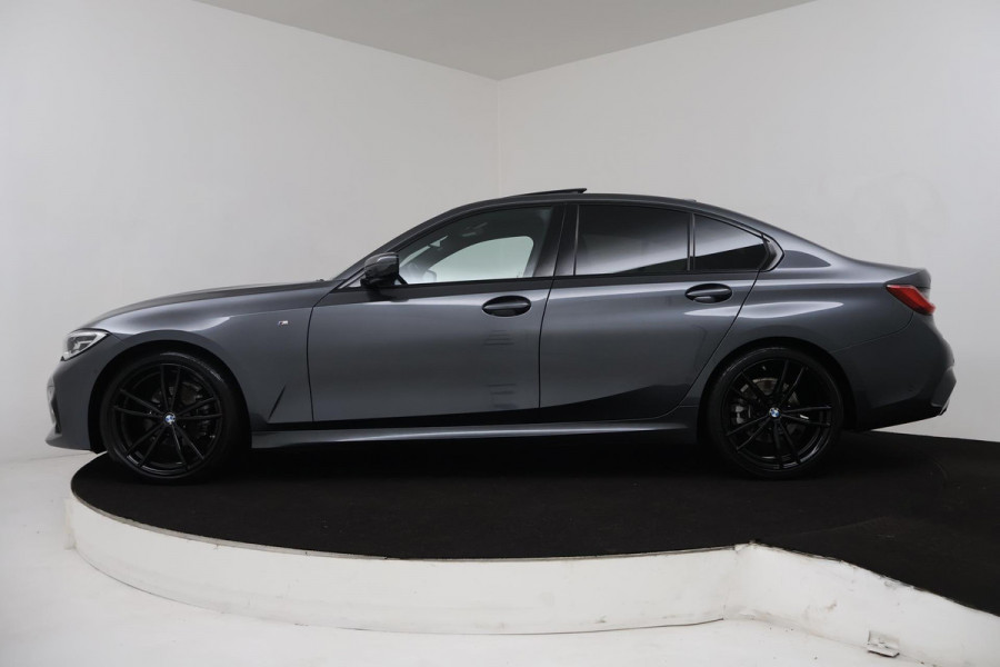 BMW 3 Serie 318i Business Edition (PANORAMADAK, PARKEERSENSOREN, STOELVERWARMING, NAVIGATIE, CAMERA, DEALER ONDERHOUDEN)