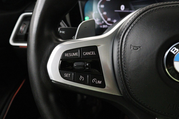 BMW 3 Serie 318i Business Edition (PANORAMADAK, PARKEERSENSOREN, STOELVERWARMING, NAVIGATIE, CAMERA, DEALER ONDERHOUDEN)