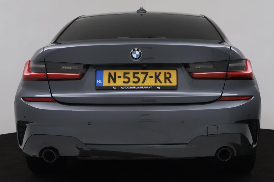 BMW 3 Serie 318i Business Edition (PANORAMADAK, PARKEERSENSOREN, STOELVERWARMING, NAVIGATIE, CAMERA, DEALER ONDERHOUDEN)