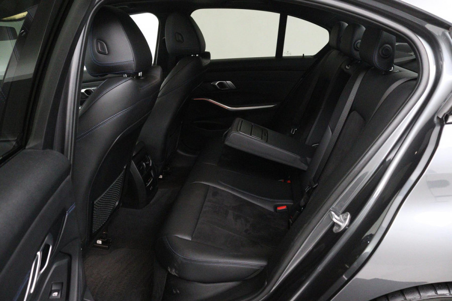 BMW 3 Serie 318i Business Edition (PANORAMADAK, PARKEERSENSOREN, STOELVERWARMING, NAVIGATIE, CAMERA, DEALER ONDERHOUDEN)