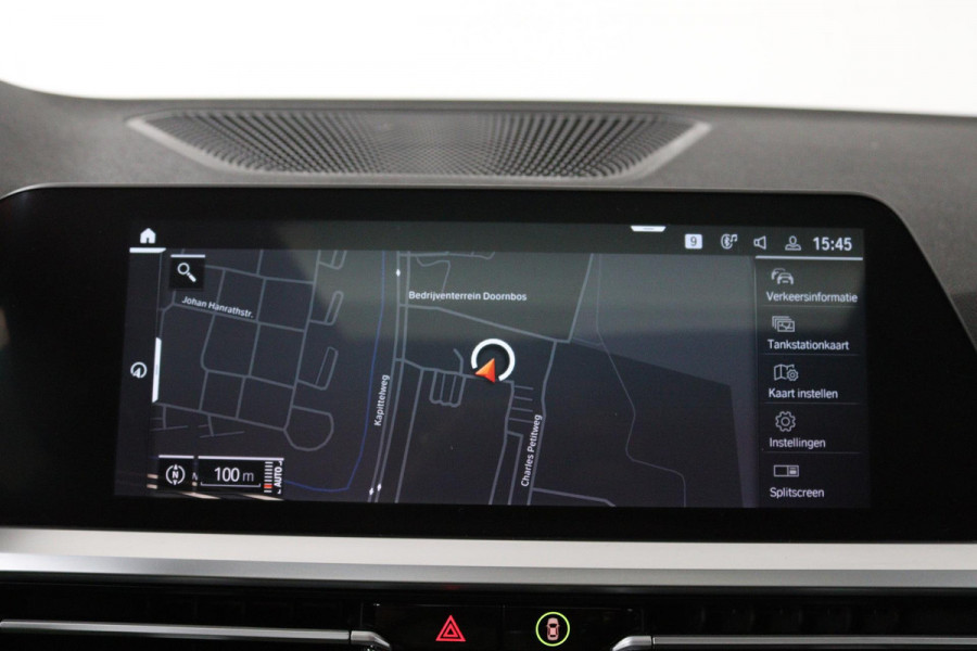 BMW 3 Serie 318i Business Edition (PANORAMADAK, PARKEERSENSOREN, STOELVERWARMING, NAVIGATIE, CAMERA, DEALER ONDERHOUDEN)