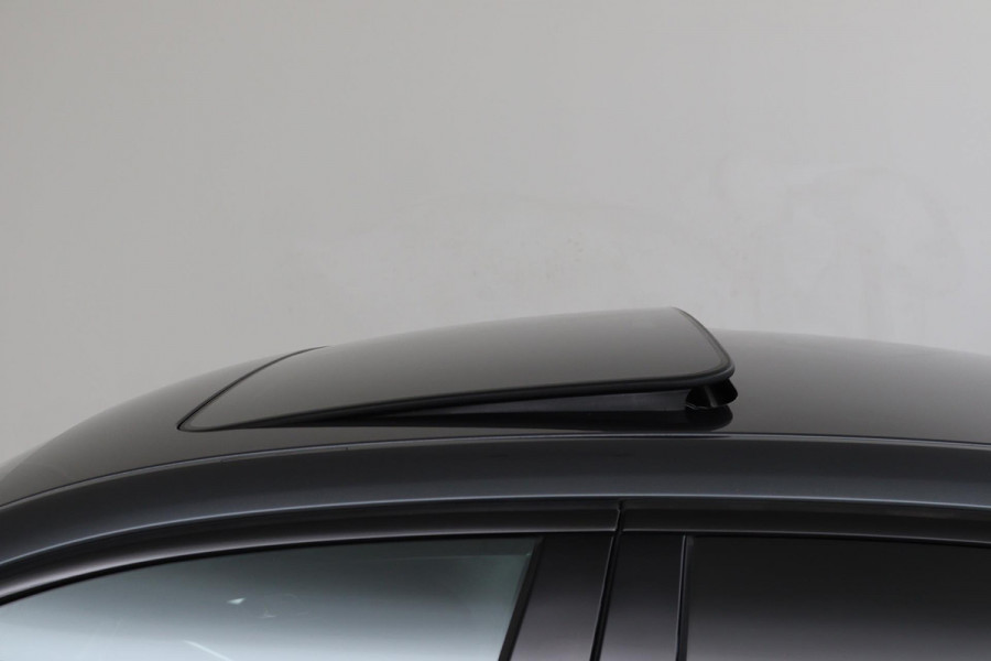 BMW 3 Serie 318i Business Edition (PANORAMADAK, PARKEERSENSOREN, STOELVERWARMING, NAVIGATIE, CAMERA, DEALER ONDERHOUDEN)