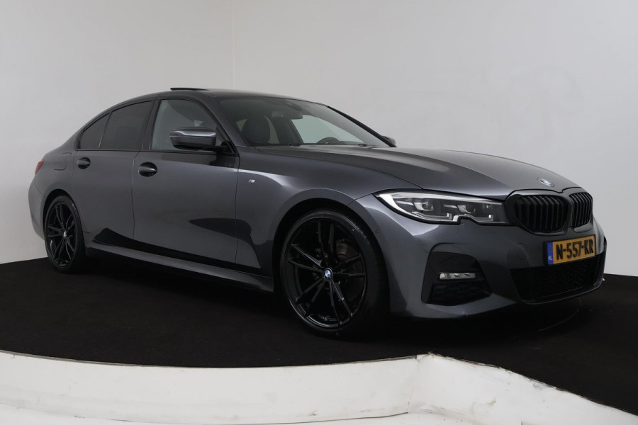 BMW 3 Serie 318i Business Edition (PANORAMADAK, PARKEERSENSOREN, STOELVERWARMING, NAVIGATIE, CAMERA, DEALER ONDERHOUDEN)