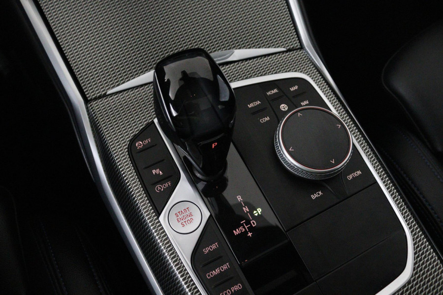 BMW 3 Serie 318i Business Edition (PANORAMADAK, PARKEERSENSOREN, STOELVERWARMING, NAVIGATIE, CAMERA, DEALER ONDERHOUDEN)