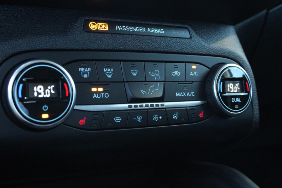Ford FOCUS Wagon 1.0 EcoBoost Hybrid Titanium Style | Winter Pack | Camera | Navigatie | Cruise control | Privacy glass | NIEUW MODEL