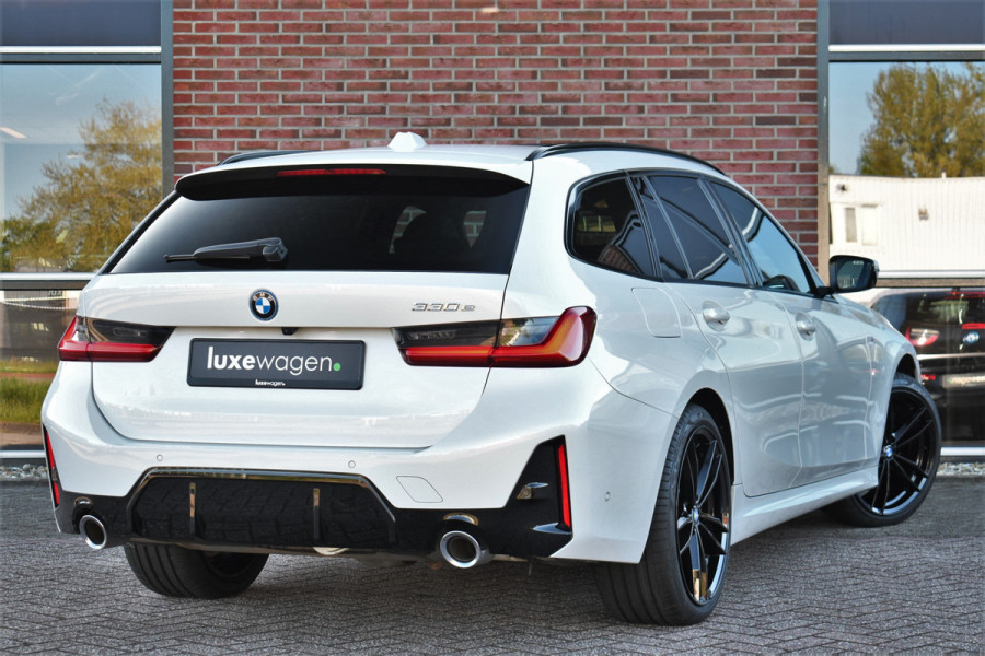 BMW 3 Serie Touring 330e M-Sport Pano ACC Trekh HUD El-zetel 19inch Adp-onderstel