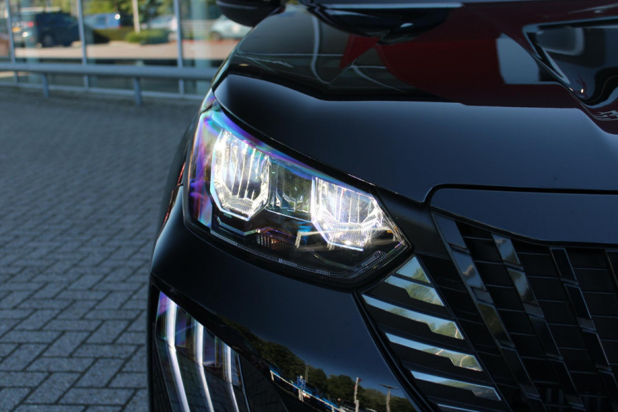 Peugeot 2008 1.2 Hybrid 136PK AUTOMAAT ALLURE | NIEUWE AUTO! | KEYLESS ENTRY/START | PARKEERSENSOREN VOOR + ACHTER | 17" LICHTMETALEN VELGEN | ADAPTIVE CRUISE CONTROL | CLIMATE CONTROL | STOEL VERWARMING | DRAADLOZE APPLE CARPLAY/ANDROID AUTO | DAB+ RADIO |