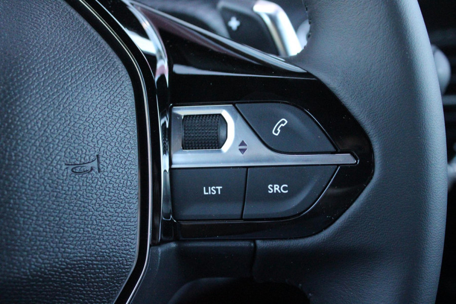 Peugeot 2008 1.2 Hybrid 136PK AUTOMAAT ALLURE | NIEUWE AUTO! | KEYLESS ENTRY/START | PARKEERSENSOREN VOOR + ACHTER | 17" LICHTMETALEN VELGEN | ADAPTIVE CRUISE CONTROL | CLIMATE CONTROL | STOEL VERWARMING | DRAADLOZE APPLE CARPLAY/ANDROID AUTO | DAB+ RADIO |